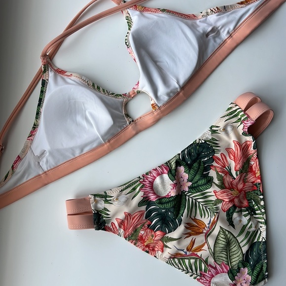 Cupshe Bikini - Picture 2 of 6